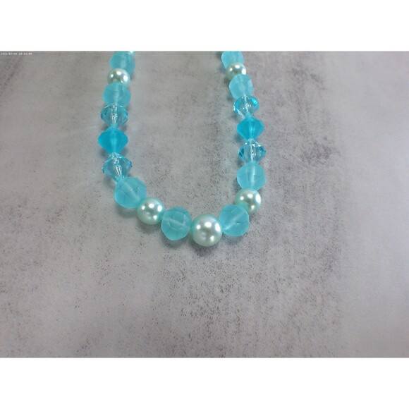 VTG Necklace Faux Pearl Faceted Acrylic Beads Aqua Blue Avon Barrel Clasp READ - Picture 4 of 6